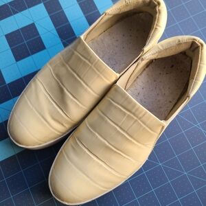 Vince Crocodile Embossed Women's Cream Slip-On Shoes Loafers